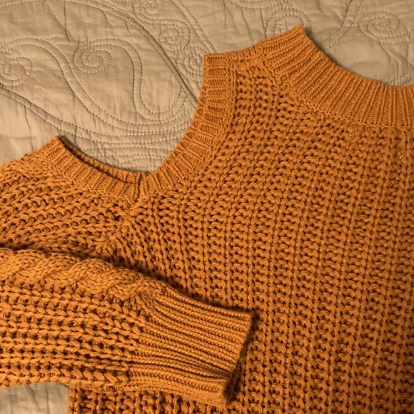 Aeropostale cold shoulder sweater. Color: Burnt Orange Size: M - Picture 3 of 6